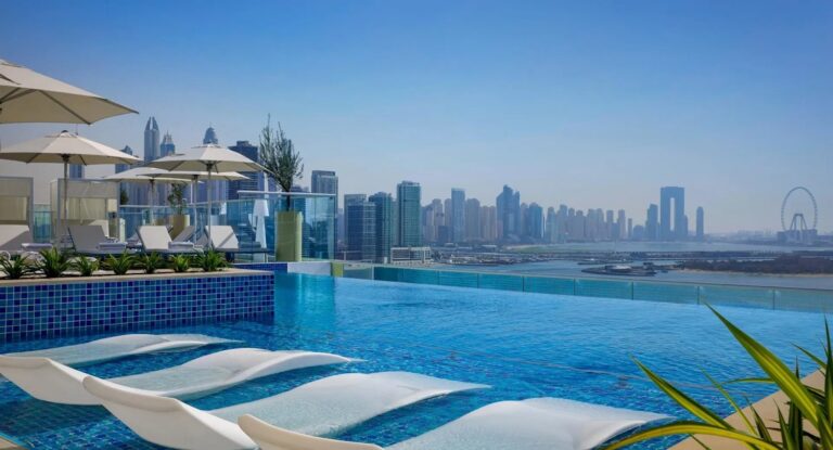 nh-hotel-dubai-infinity-pool